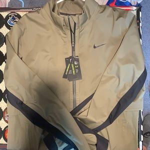 Nike Hypershield Rain Coat